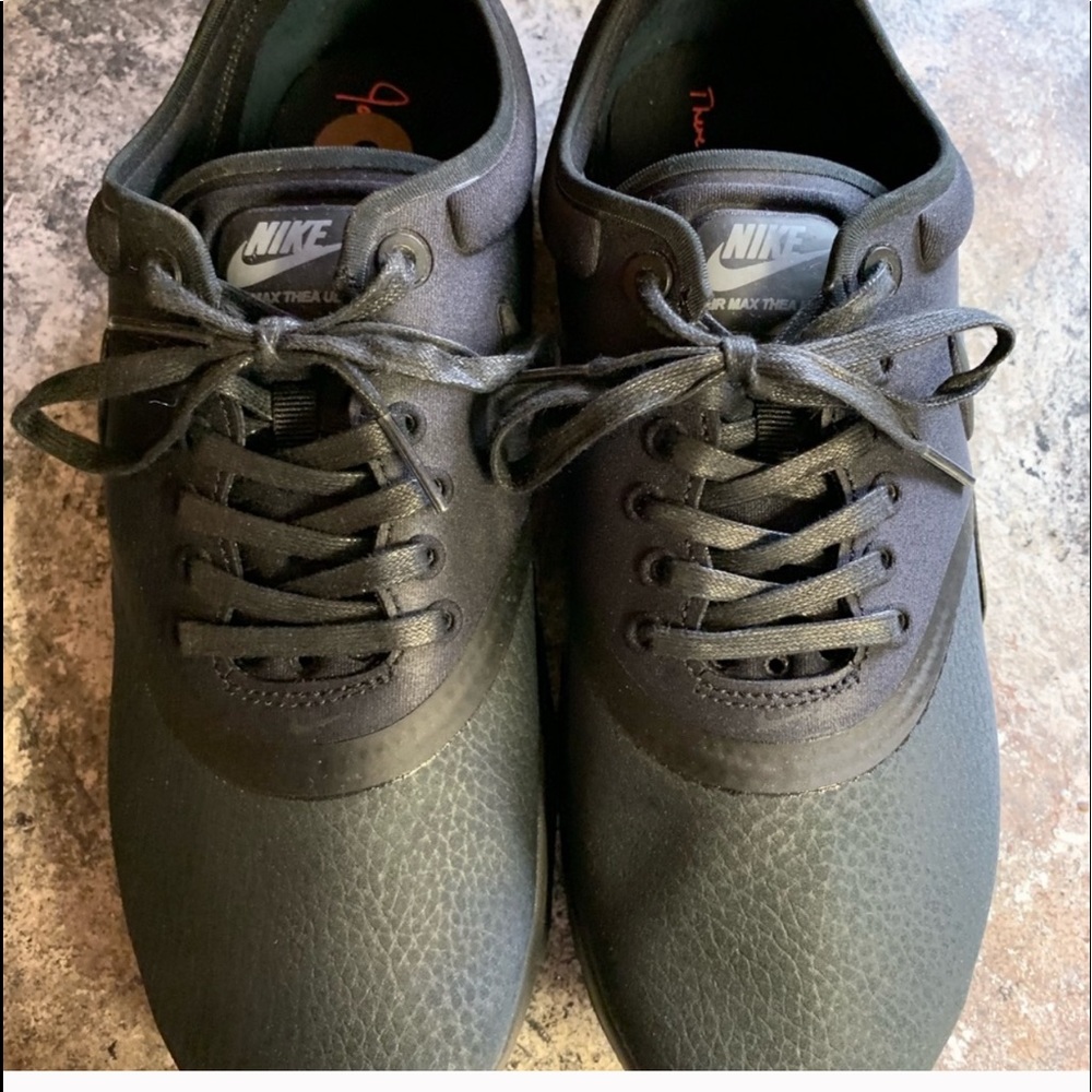 Nike tennis shoes